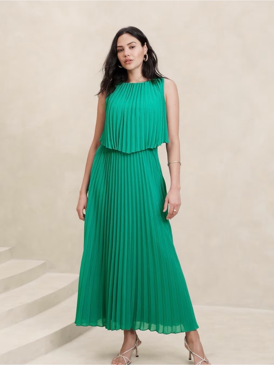Banana Republic Dresses & Skirts - Banana Republic Emerald Green Chiffon Pleated Maxi Dress Cutout Back